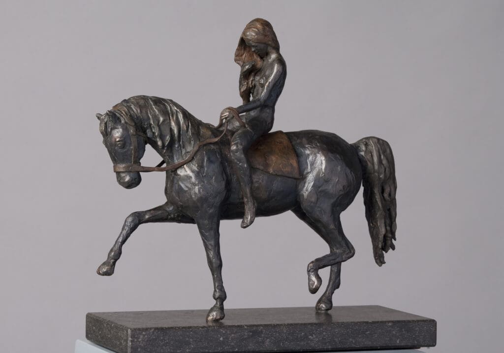 Beeld brons – vrouw te paard – Godiva, Romee Kanis